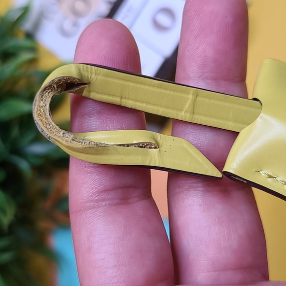 GREAT CONDITION LOUIS VUITTON LV PISTACHE YELLOW GREEN LIME LEATHER CLOCHETTE KE - Picture 6 of 10